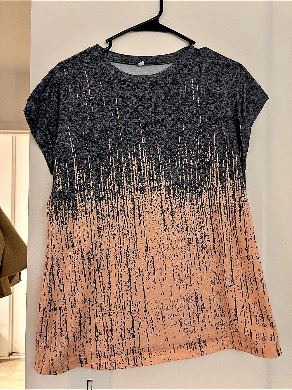 Abstract Short Sleeve Top in Black & Pink Like New